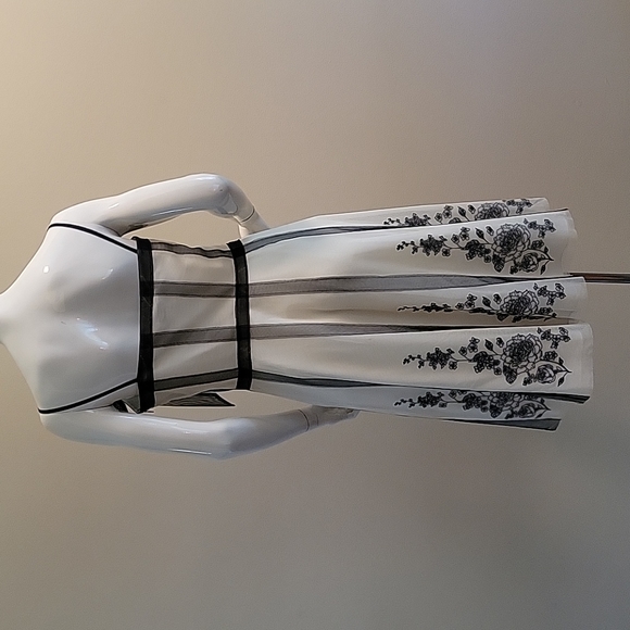 Ann Taylor Loft embroidered Cocktail Dress size 6 Ivory and Black - Picture 2 of 11